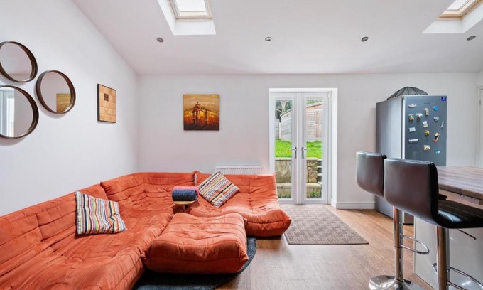 Leeds House | NEW Bright & Stylish 4BD Home City Centre of Leeds