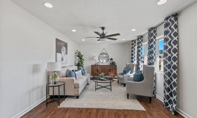 Lake Charles House | New-Bright-Stylish-City Center 4 Bedroom 3 Bath Home with Office