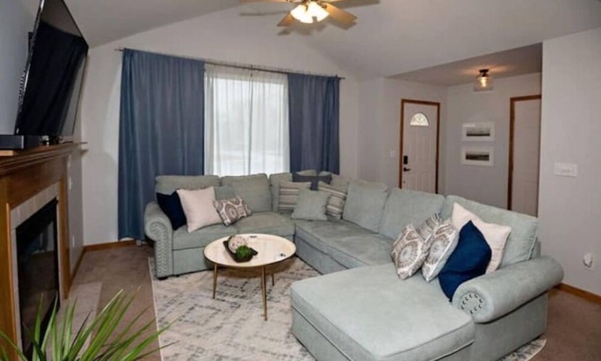 New Buffalo House | New Buffalo Beauty/Beach House w/Hot Tub!