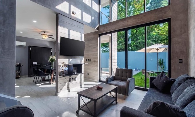 Bacocho House | New Build 10 min walk to the Turtle Release Beach -Pool - 2 mins to downtown
