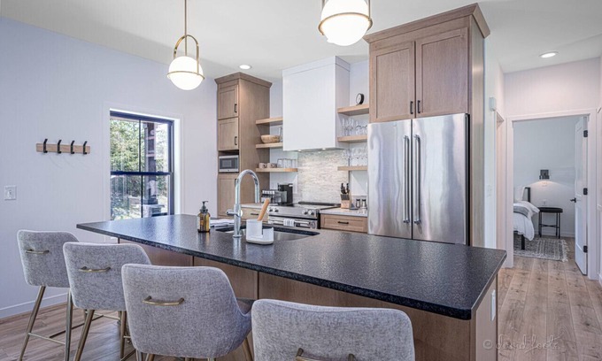 Galena House | New build, modern, hot tub, nature & HOA amenities