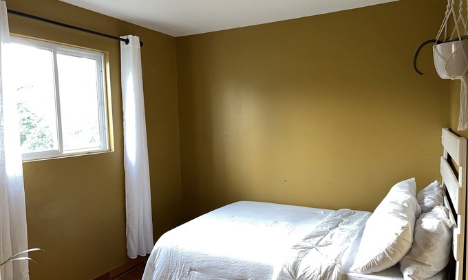 Middle Quarters Bed & Breakfast | NEW BUILD! Royale Flush Suites: One Bedroom mins from attractions