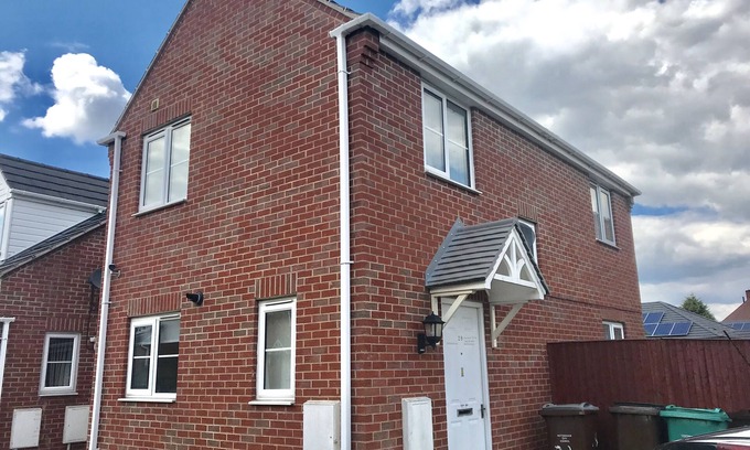 Nottingham House | New Build self contained House in cal de sac, away from main roads