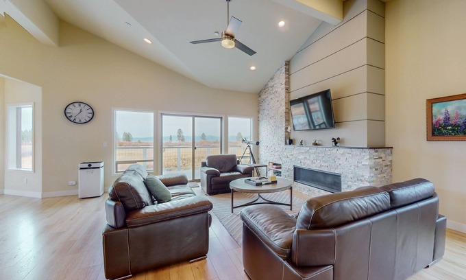 Tahoe Keys House | New-Build Tahoe Keys Haven w/Pool Table, Decks & Mountain Views - Near Beach