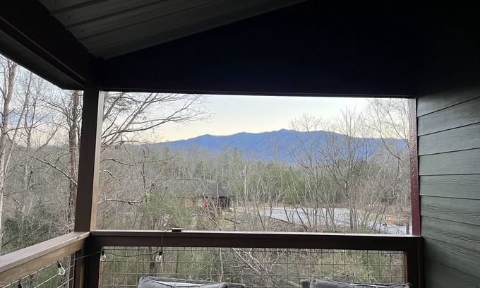 Townsend Cabin | New Built cozy cabin Peaceful Side, Townsend, TN, Laurel Valley, no steep roads