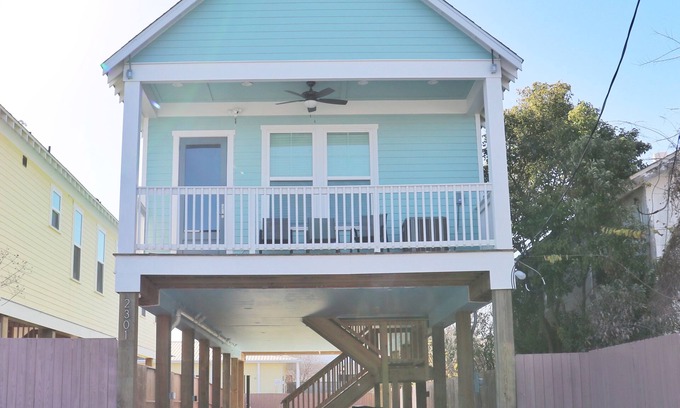 Galveston House | New Built Pastel Paradise - Teal Tranquility Oasis 2 Bedrooms 2 Baths Sleeps 6