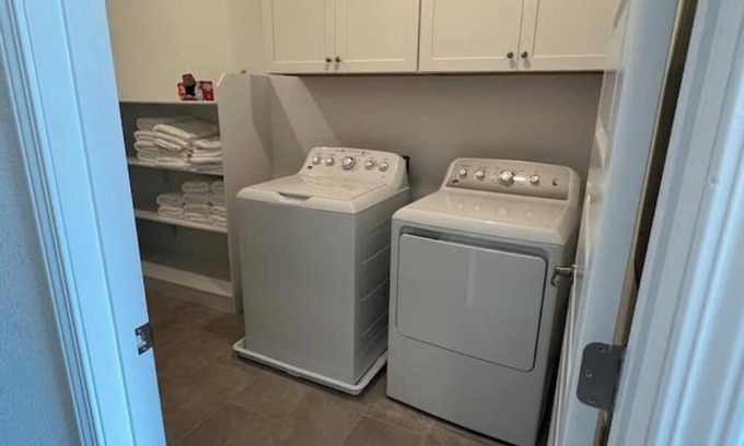 Roseville House | New Built pet corp/insurance Housing 24/7 access: ATTN: ALL new furniture by 7/3