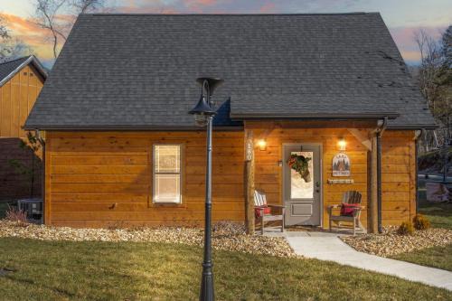 Branson House | New Cabin at Tall Timbers! Free Tickets! Indoor and Outdoor Pools!