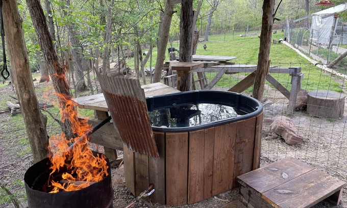 Union House | New Camper with a Hot Tub and Pool: Great For Families or a Romantic Weekend.