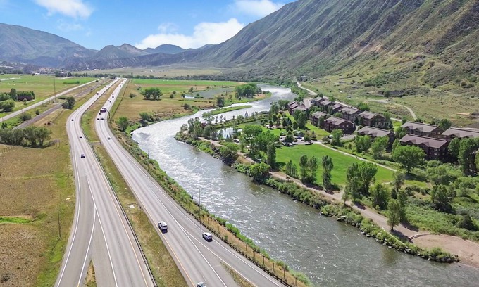 Glenwood Springs Condo | New Castle’s Kings & Queens · 14 Mins to Glenwood · Romantic Mountain Adventures