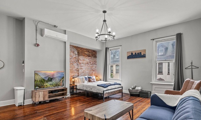 Parkway Museum District Apartment | New Central Philly apartment!