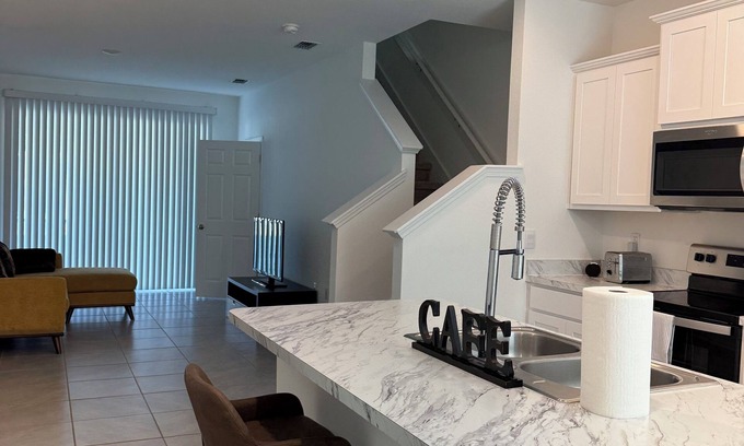 Baymeadows House | New centrally located 2/2.5 townhome. Near ample food and shopping options.