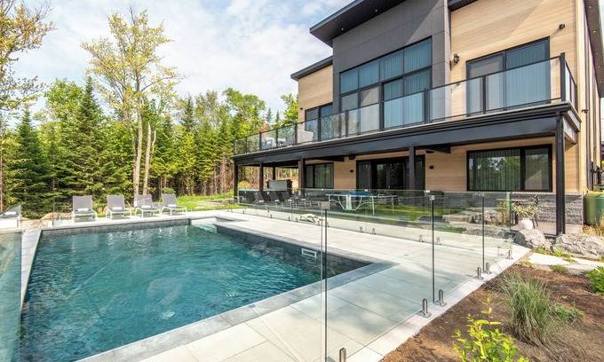 La Conception House | NEW! Chalet Aurora | 5 Bedrooms | Hot tub | Outdoor Pool/Tremblant Living