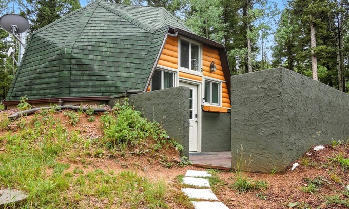 Divide Cabin | NEW! Charming Cabin w/Scenic Views near UC Health