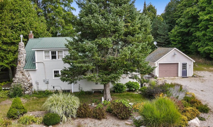 Boyne City House | *NEW* charming cottage just outside of Walloon Village
