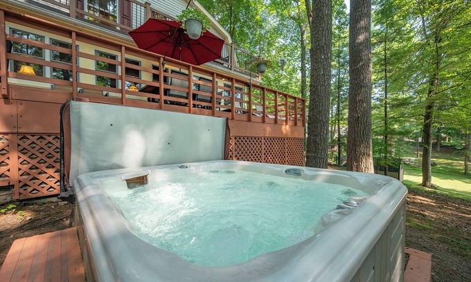 Swanton House | New! Charming Hideaway w/Hot Tub, Fire Pit & Dock