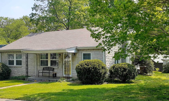 Ozark Cottage | NEW! Charming Ozark Cottage ~ 17 Mi to Springfield