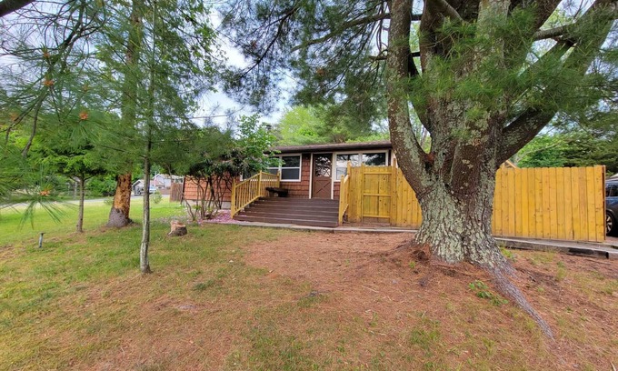 Mountain Dale House | NEW! Charming Upstate Escape with Private Hot Tub