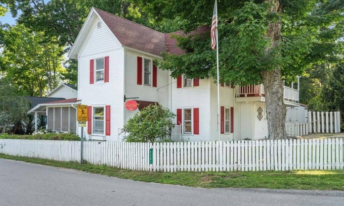 Walloon Lake House | *NEW* Charming Walloon Cottage with Dock Access!