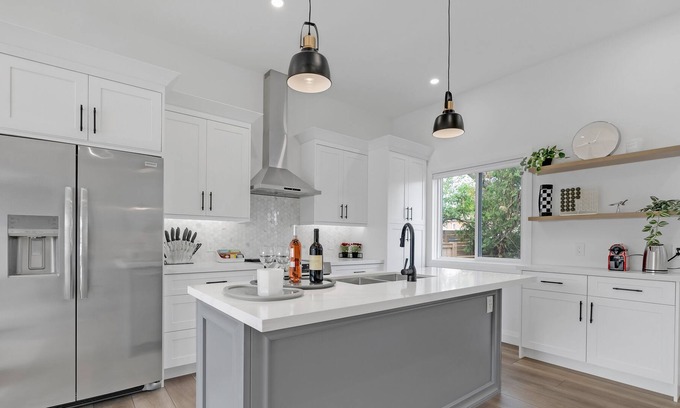 Bowmanville House | New Chic Bespoke 4BR Home w/ Private Backyard & Gazebo