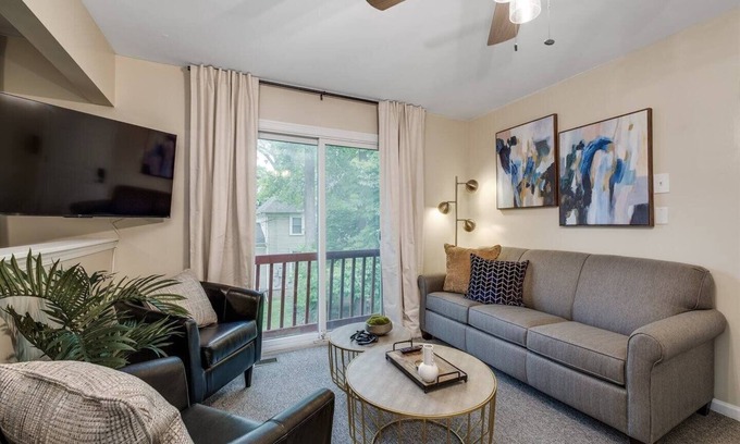 College Heights Apartment | NEW! Chic Remodeled Retreat Near EMU: Easy Commute