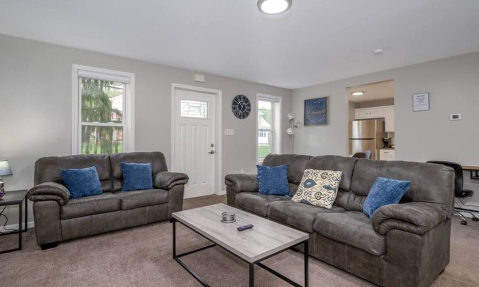 Cuyahoga Falls House | NEW! Clean & Remodeled Home in Cuyahoga Falls! Right by the National Parks!