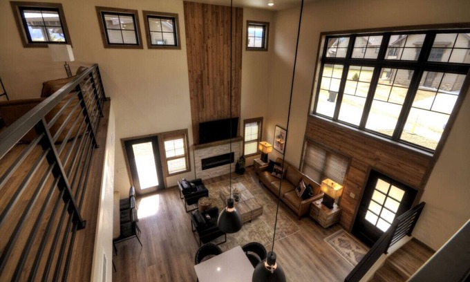 Red Lodge Apartment | New! Close to ski/shop/golf!