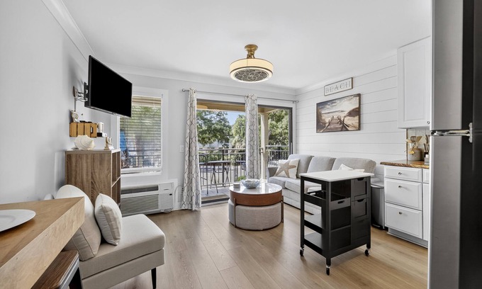 Hilton Head Island Condo | NEW Coligny/Forest Beach Condo!