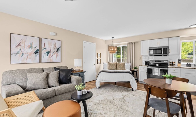 Roseville Apartment | New! Comfy & Cozy Private Studio Flat