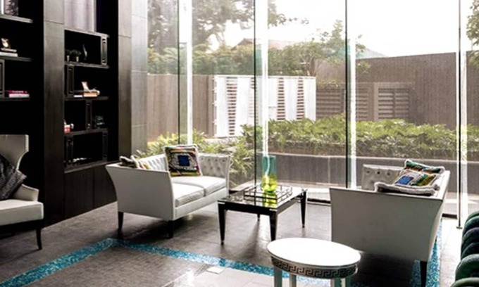 Downtown Condo | New Condo in Makati with Wifi, Pool & Netflix!