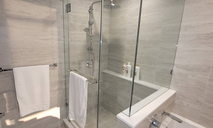 White Rock Condo | New Condo with Luxe Ocean view and King/Queen beds