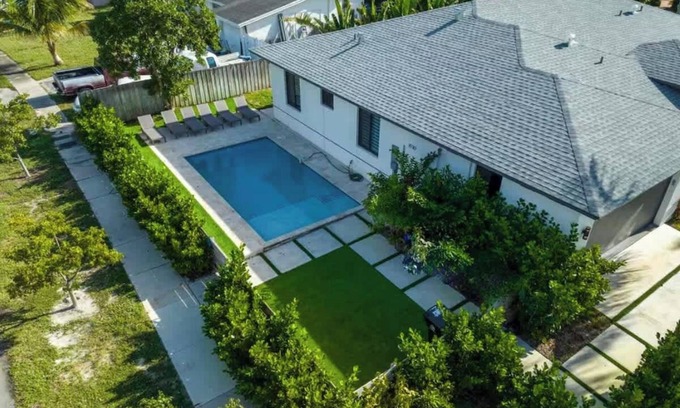 Sunset House | New Construction Villa HotTub/Heated Pool/Gameroom