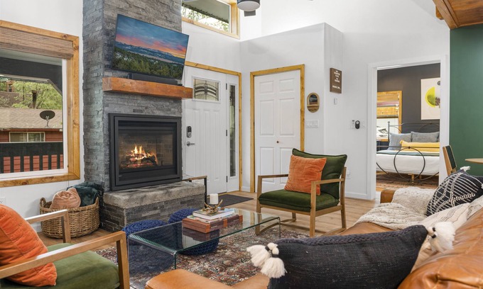 Sugarloaf Ski Chalet | New Construction! 4BR/3BA Chalet+Loft+SPA