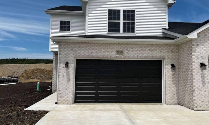Channahon House | New Construction, Full High-end Duplex 3 bd 2.5 Ba