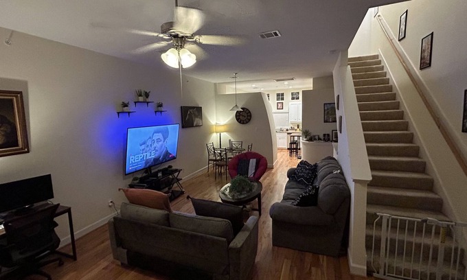 Southeast Houston House | New construction on a gated community 0.3 miles from Airport. Sleeps 8.