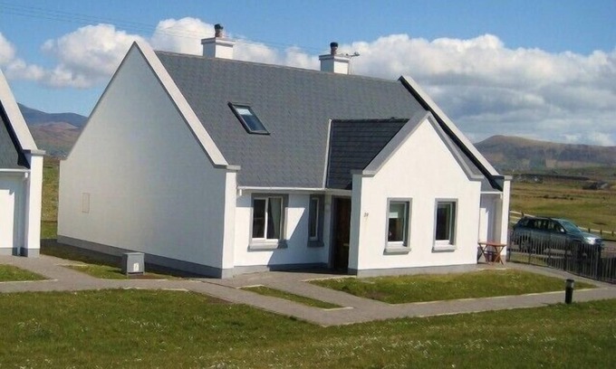 Ballyferriter Cottage | New cottage beside golf course on Dingle Penninsula, Atlantic views