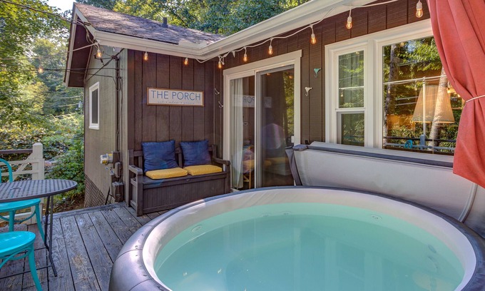 Boone Cabin | New! Cottage On The Rocks, Pet Friendly, Hot Tub, Central Location