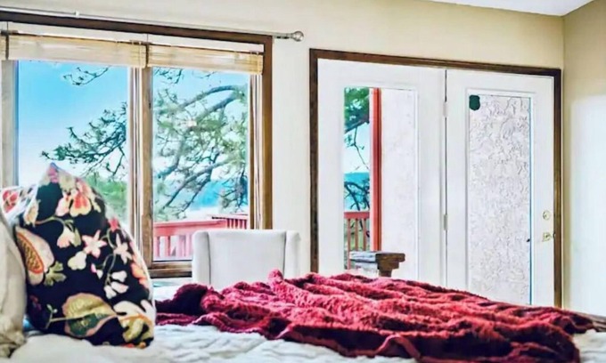 Larkspur House | *NEW!* Country setting near AFA, Venues, & Lake