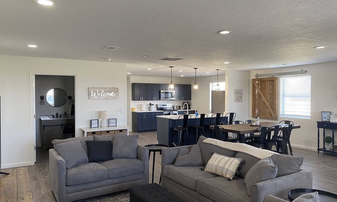 Houston House | NEW! Countryside Retreat Home with Space for Entertaining, Weddings and More!