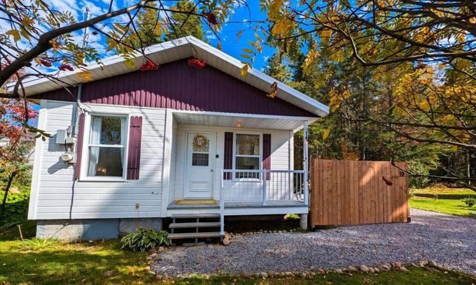 Saint-Tite-des-Caps Ski Chalet | New! Cozy and friendly chalet with spa & BBQ