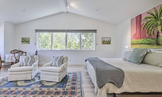 Sonoma House | NEW! Cozy, Bright Sonoma Studio < 2 Mi to Downtownnn