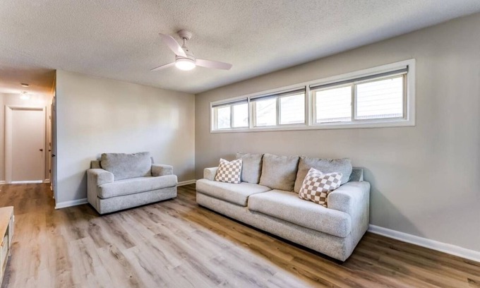 Derby House | NEW cozy & clean Derby Bungalow!