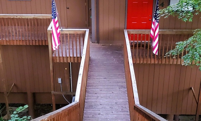 Jamestown Condo | NEW Cozy Condo I-4 @ Beautiful Lake Cumberland - perfect family getaway!