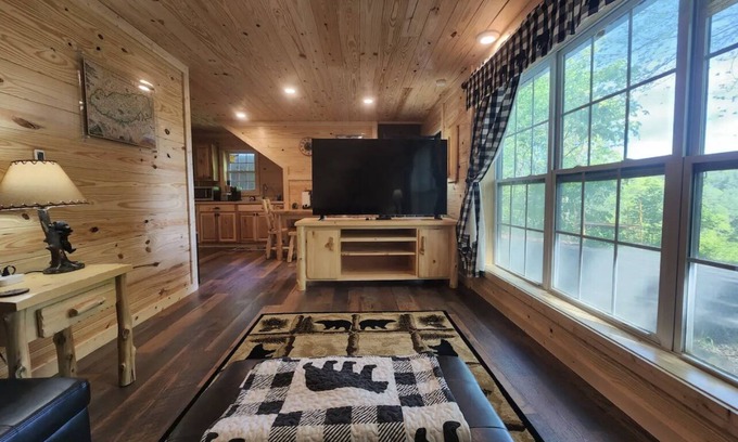 Rocky Grove Cabin | New Cozy Cosby cabin 20 min to Gatlinburg