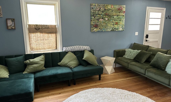 Livingston Cottage | NEW! Cozy cottage walking distance to the Yellowstone River