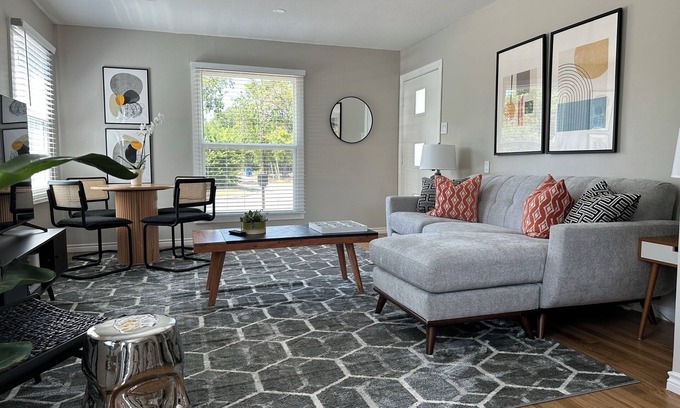 Dallas House | NEW! Cozy home in the heart of Dallas! - 2bd/1ba