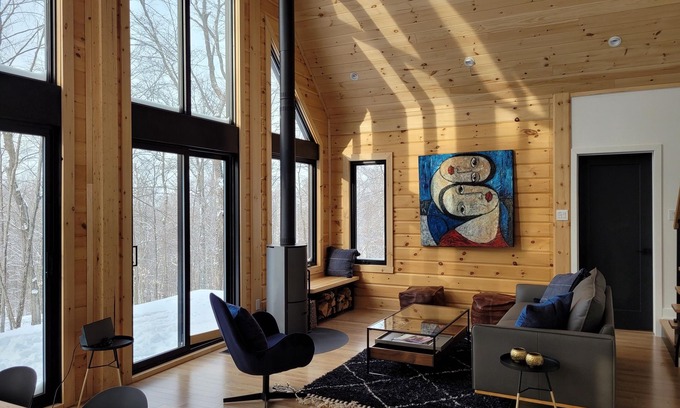 Lac Superieur Village Ski Chalet | New, cozy, modern, access to lake, kayaks, pool, tennis.