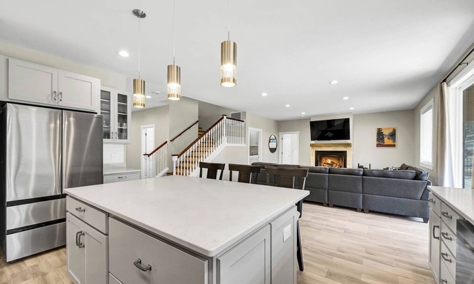 Crescent House | NEW Cozy Mountain Retreat Perfect for Big Groups!