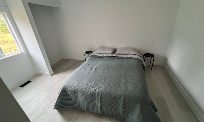Port Alberni House | New cozy room with shared bathroom