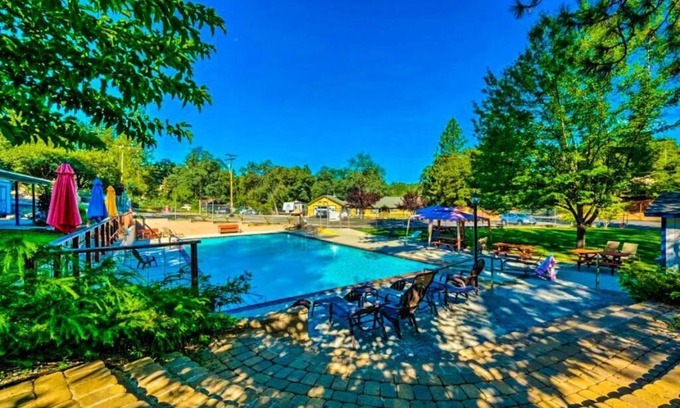 Tuolumne House | NEW! Cozy Secluded House w/Deck - Near Yosemite!